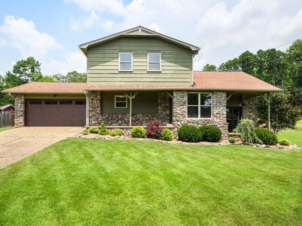 4 Manor Circle, Little Rock, AR 72210