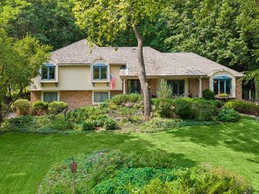 18864 Heathcote Drive, Deephaven, MN 55391