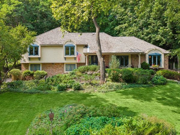 18864 Heathcote Drive, Deephaven, MN 55391