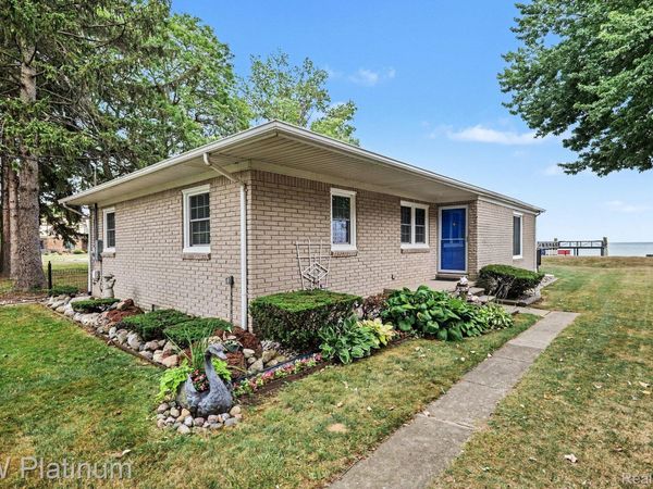 32200 Jefferson Avenue, St Clair Shores, Mi 48082