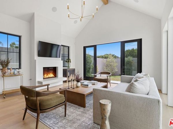 7841 Stewart Avenue, Los Angeles, CA 90045