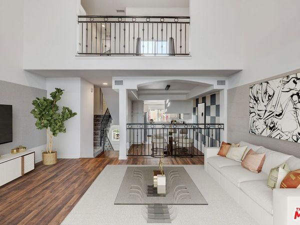 10924 Bloomfield Street, Unit 7, Los Angeles, CA 91602
