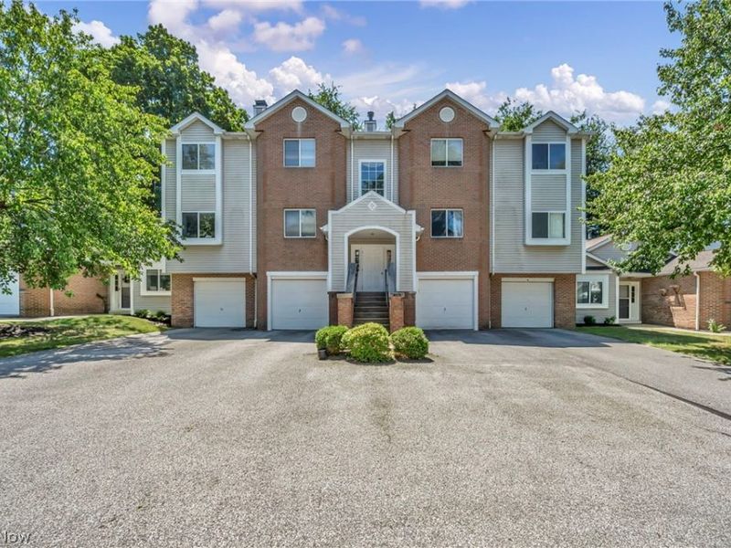 356 Village Pointe Drive , Unit C, Akron, OH 44313 Photo 1