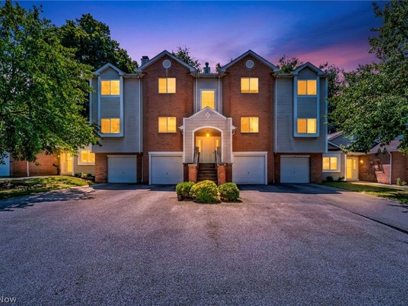 356 Village Pointe Drive , Unit C, Akron, OH 44313 Photo 2