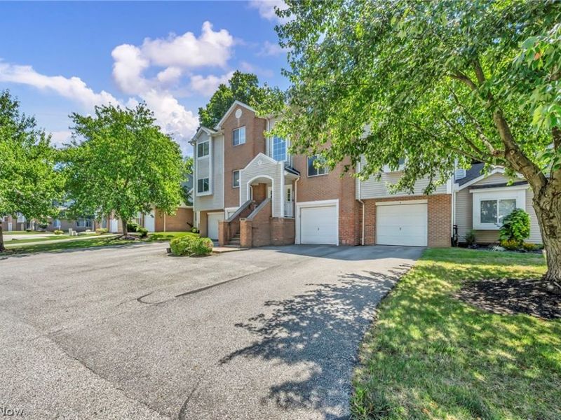 356 Village Pointe Drive , Unit C, Akron, OH 44313 Photo 3