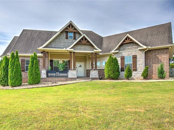 951 NW Pautsky Avenue , Bentonville, AR 72713