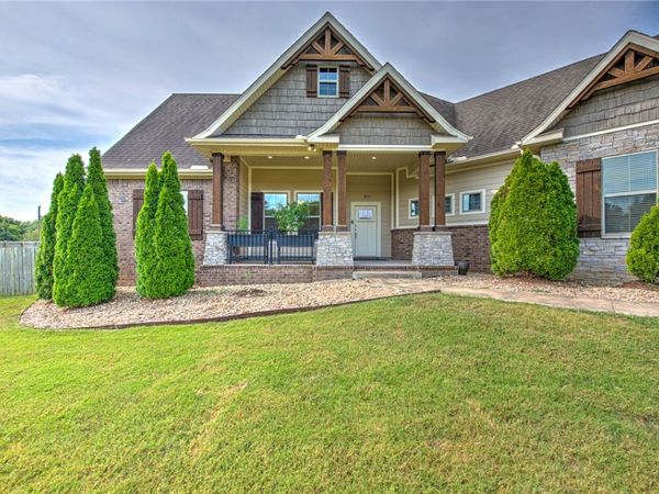 951 NW Pautsky Avenue , Bentonville, AR 72713