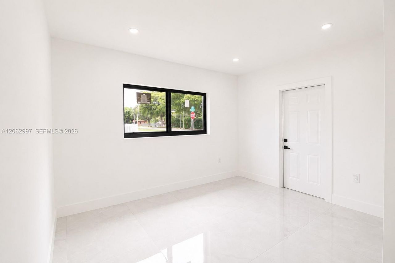 1571 NW 132nd St, Miami, FL 33167 Photo