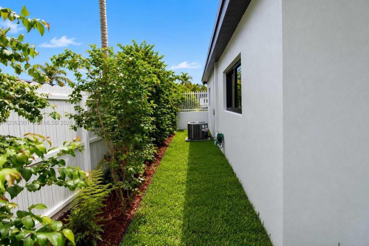 1571 NW 132nd St, Miami, FL 33167 Photo