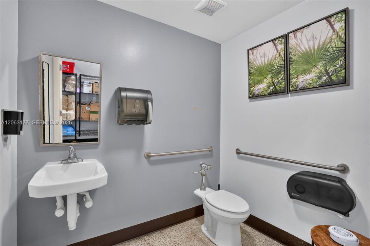 Profitable Restaurant In East Fort Lauderdale , Florida City, FL 33306 Photo