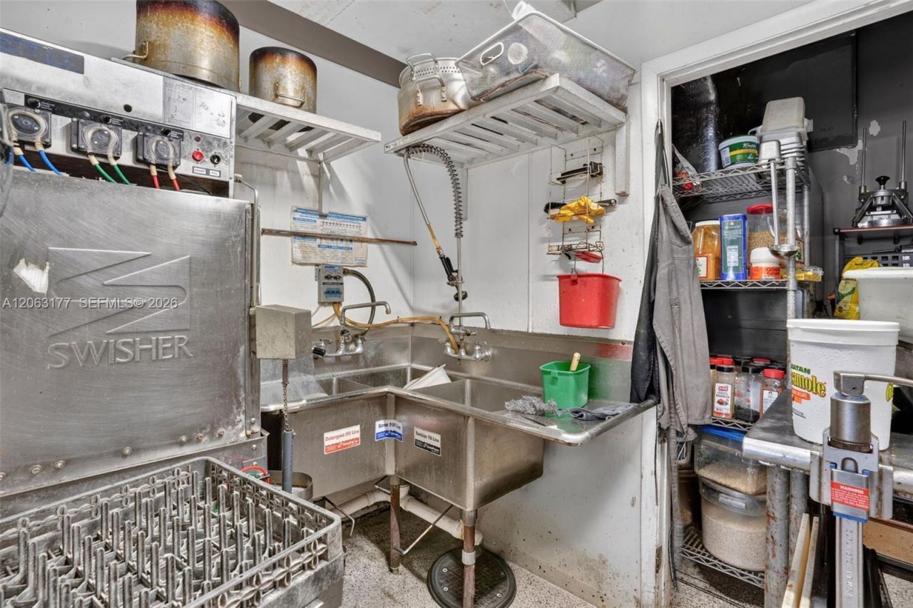 Profitable Restaurant In East Fort Lauderdale , Florida City, FL 33306 Photo