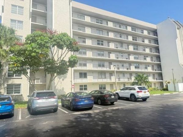 3100 W Rolling Hills Cir , Unit 101, Davie, FL 33328