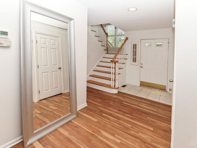 696 Totten Way, Cincinnati, OH 45226 Photo 2