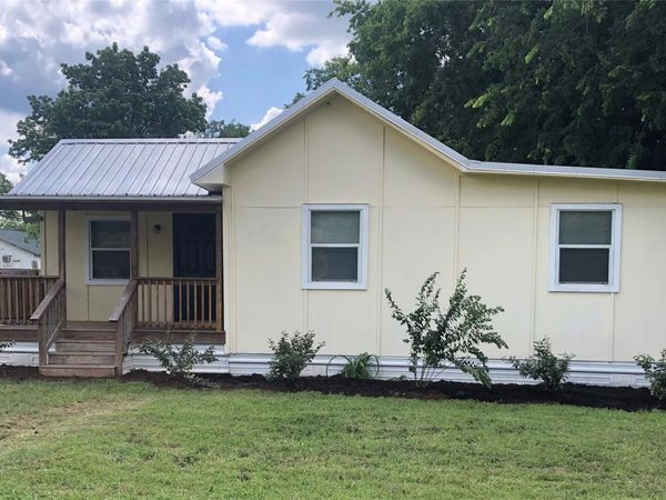 206 Lee ST, Smithville, TX 78957