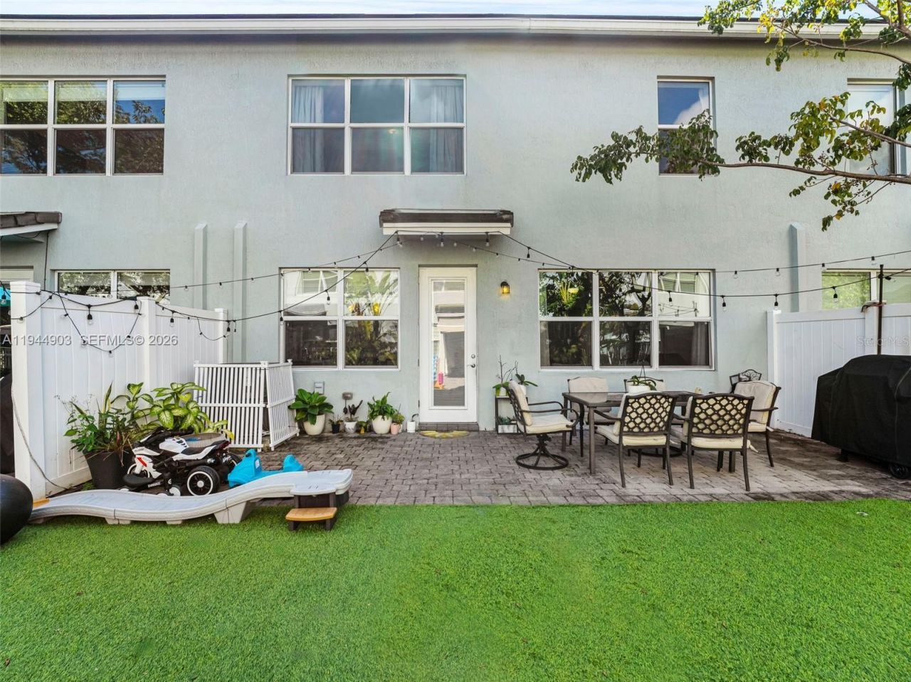 3953 Black Olive Lane, Hollywood, FL 33021 Photo