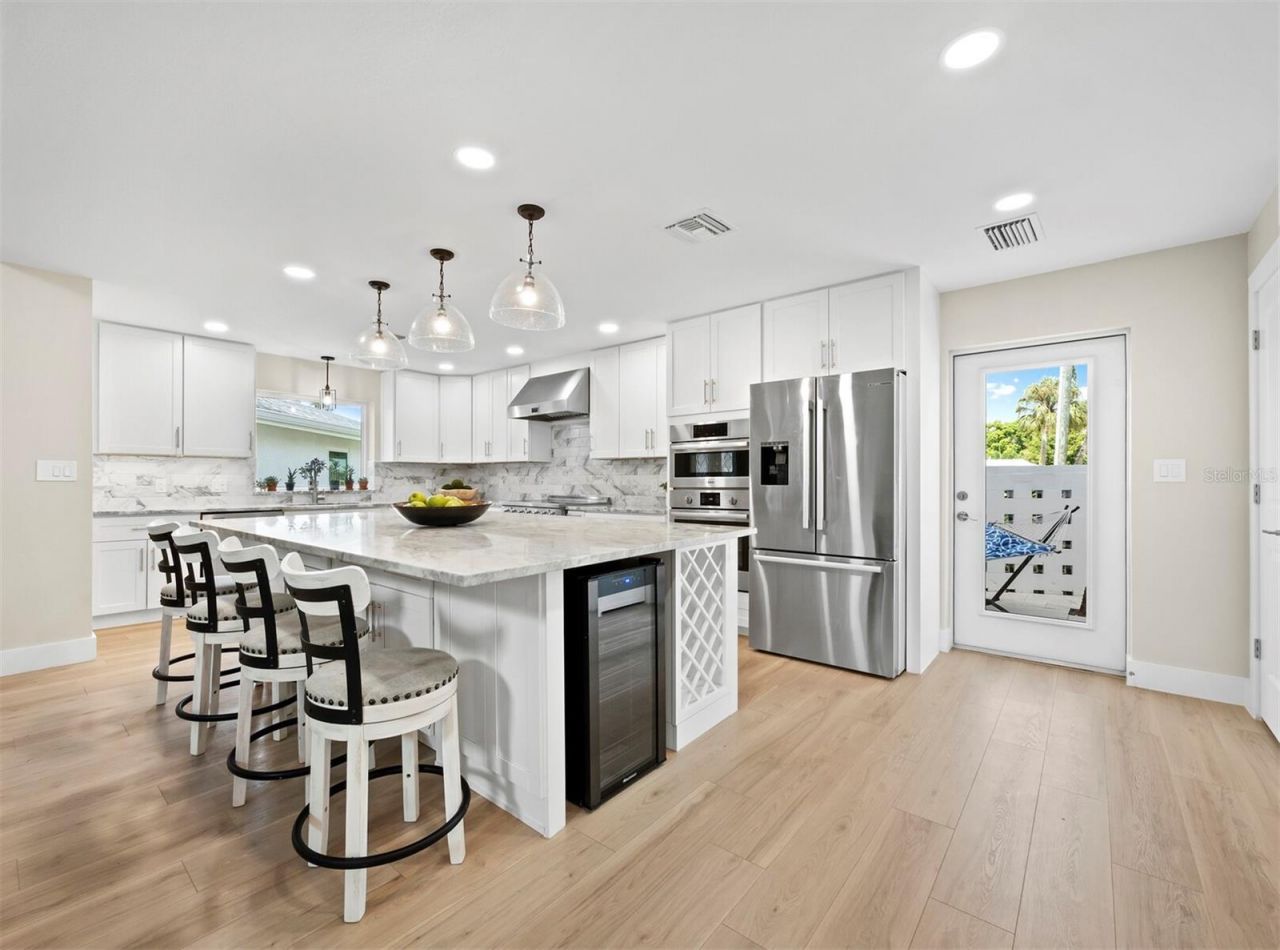 430 Island Circle, Sarasota, FL 34242 Photo