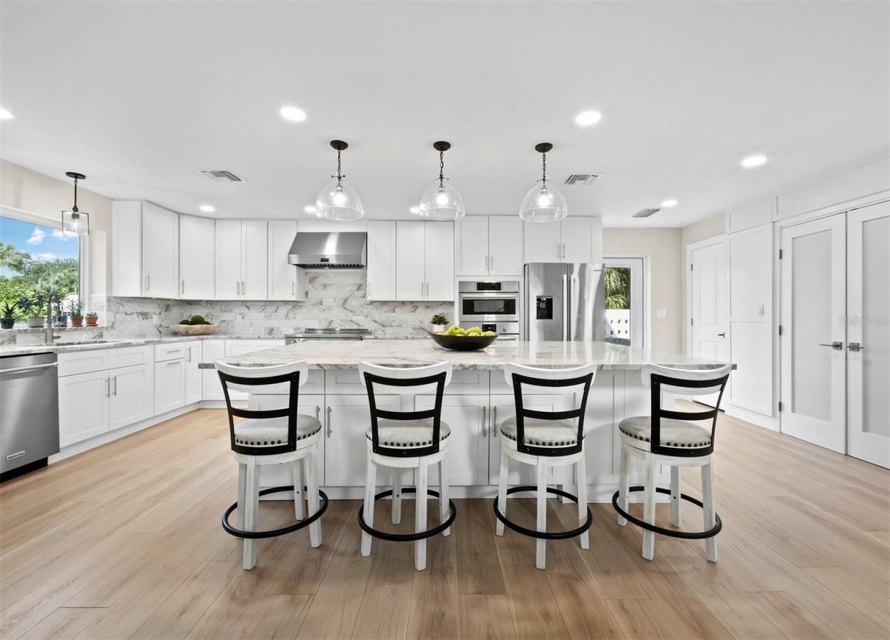 430 Island Circle, Sarasota, FL 34242 Photo