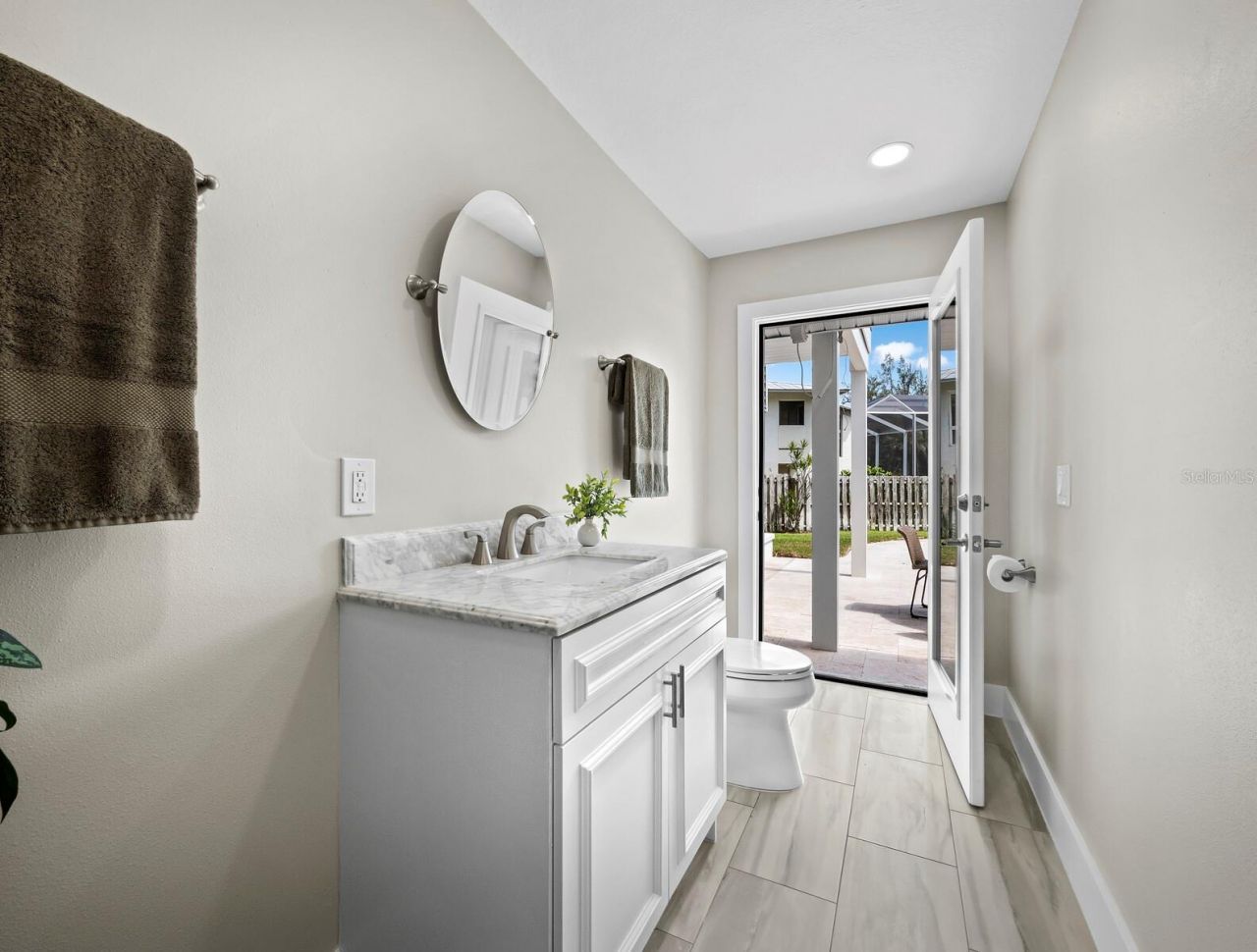 430 Island Circle, Sarasota, FL 34242 Photo