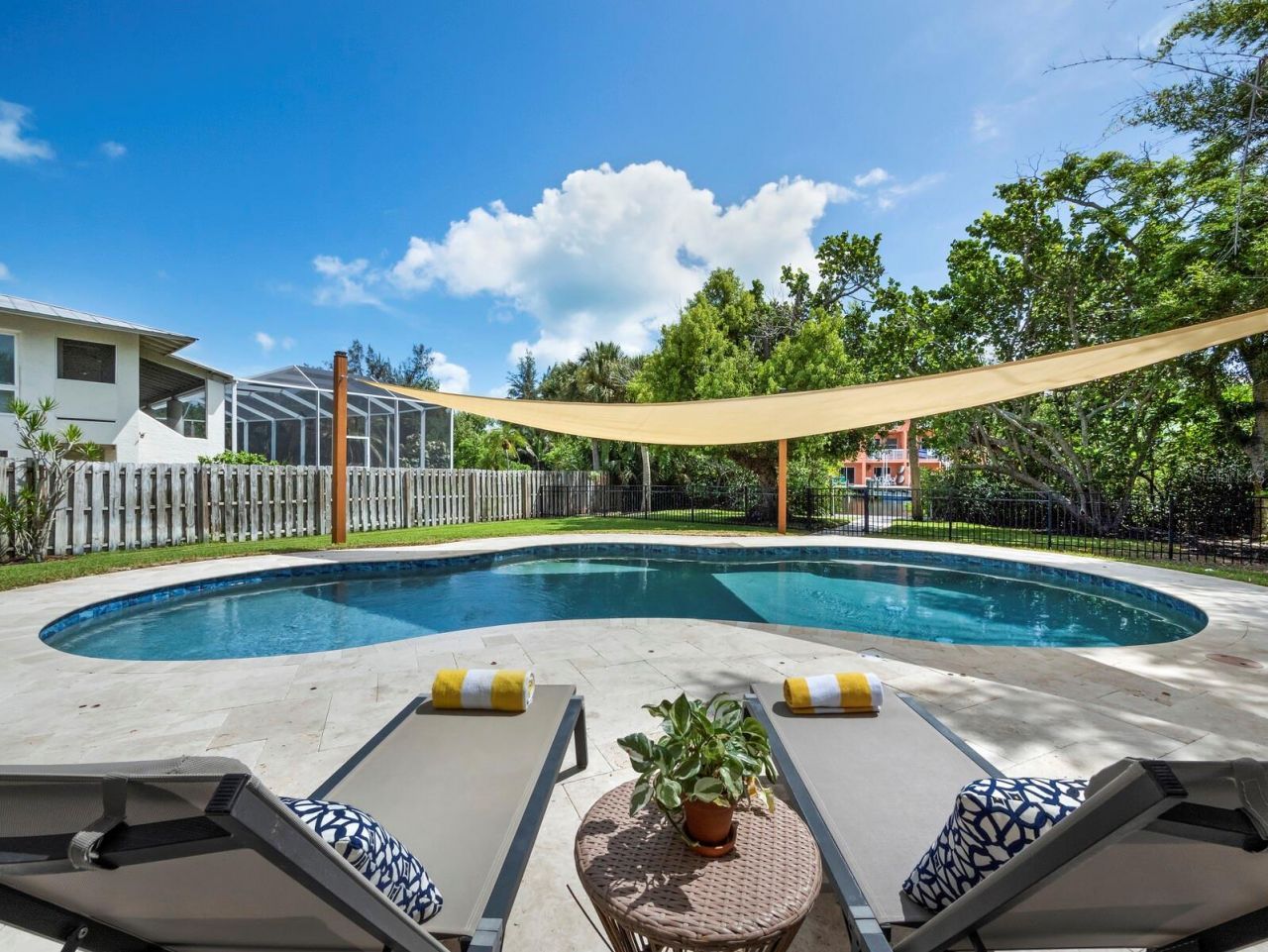 430 Island Circle, Sarasota, FL 34242 Photo