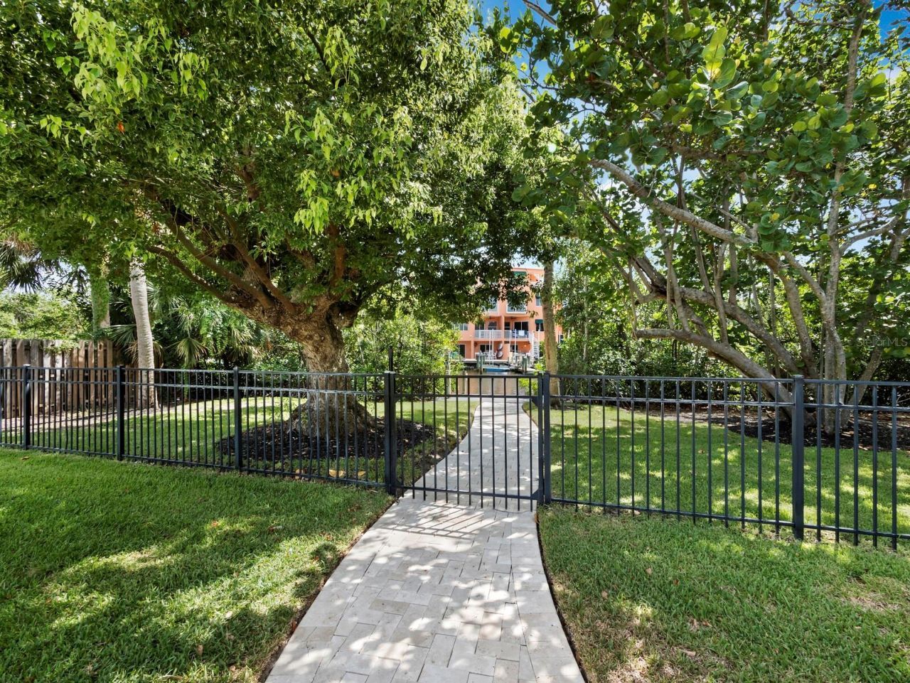 430 Island Circle, Sarasota, FL 34242 Photo