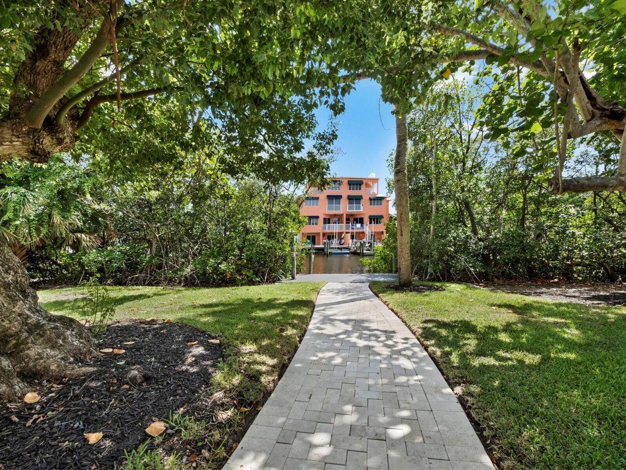 430 Island Circle, Sarasota, FL 34242 Photo