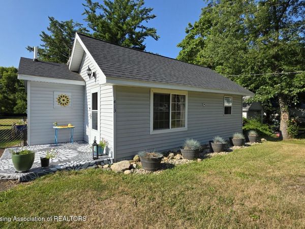 413 W Howe Avenue, Lansing, MI 48906