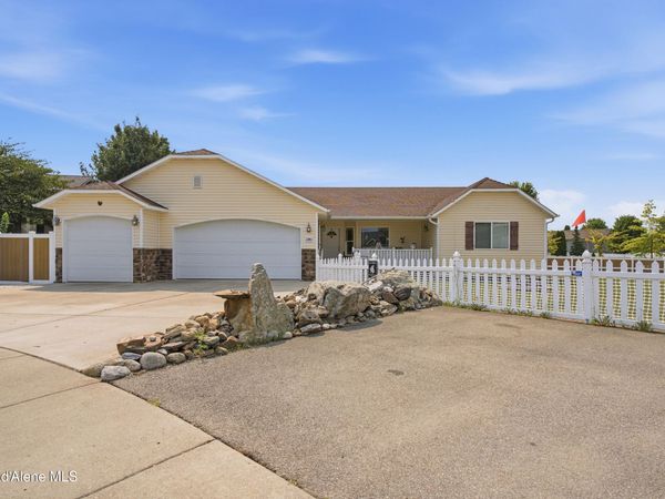 2740 W Porthill CT, Hayden, ID 83835