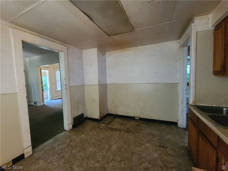 12419 Locke Avenue, Cleveland, OH 44108 Photo 18