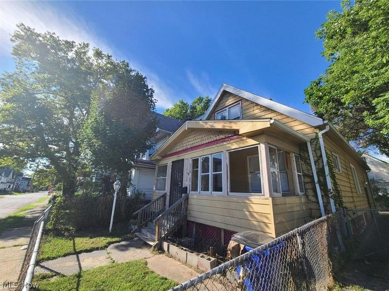 12419 Locke Avenue, Cleveland, OH 44108 Photo 2