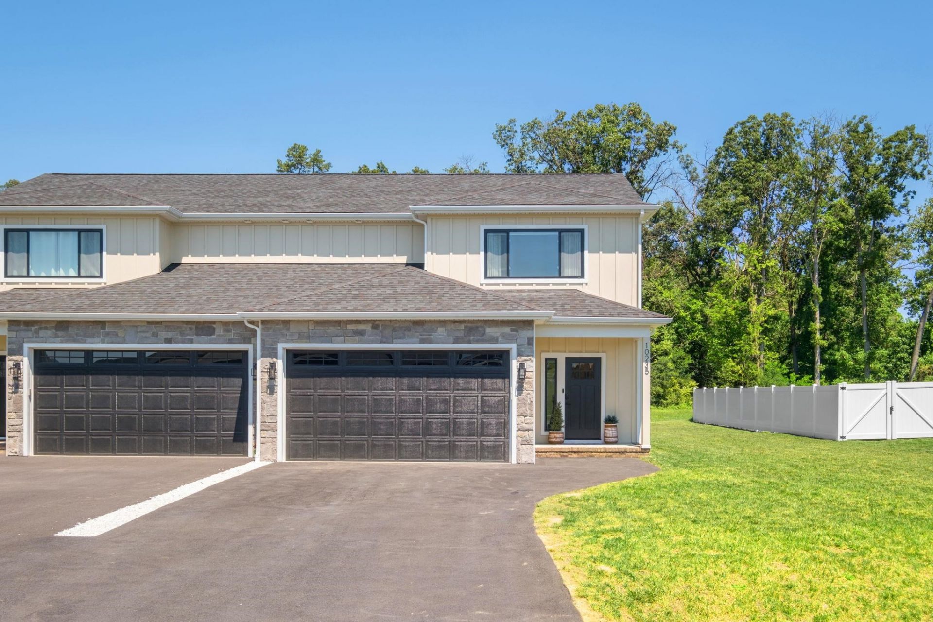 10235 DALMATIAN DR primary photo