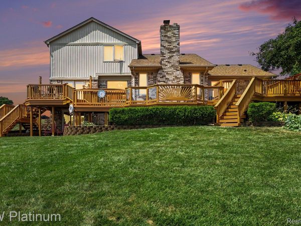 46916 Spruce Drive, Shelby Township, Mi 48315