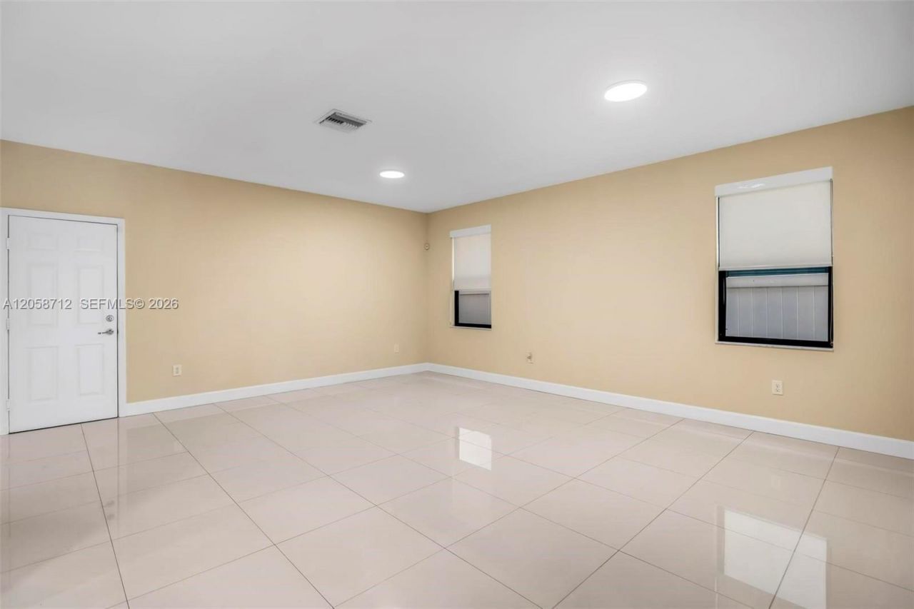 8788 W 35th Ct, Hialeah, FL 33018 Photo