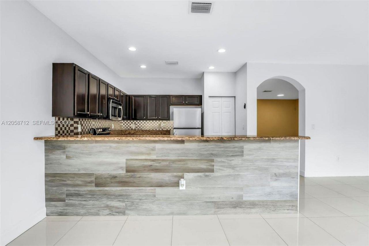 8788 W 35th Ct, Hialeah, FL 33018 Photo