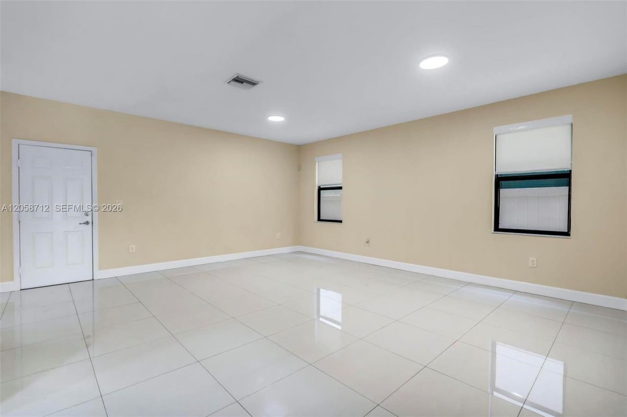 8788 W 35th Ct, Hialeah, FL 33018 Photo