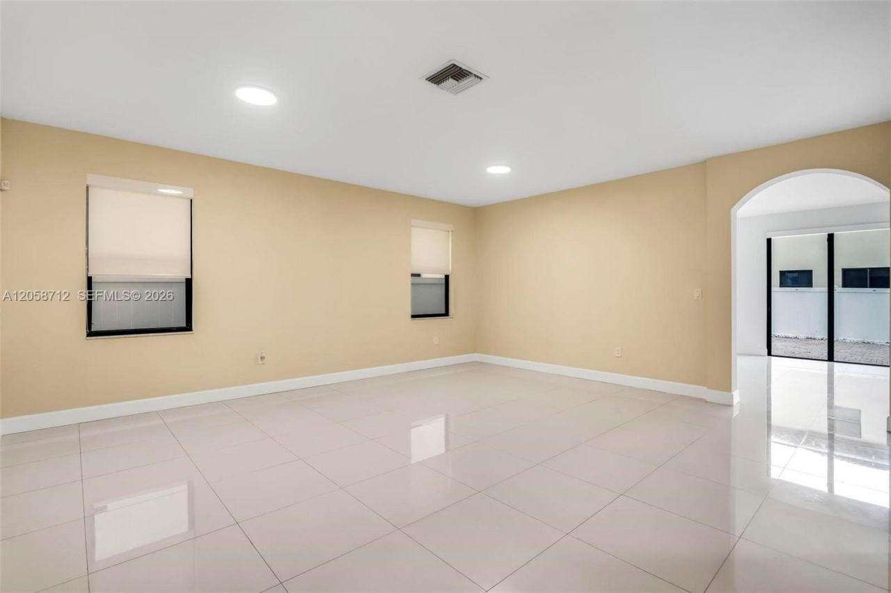 8788 W 35th Ct, Hialeah, FL 33018 Photo