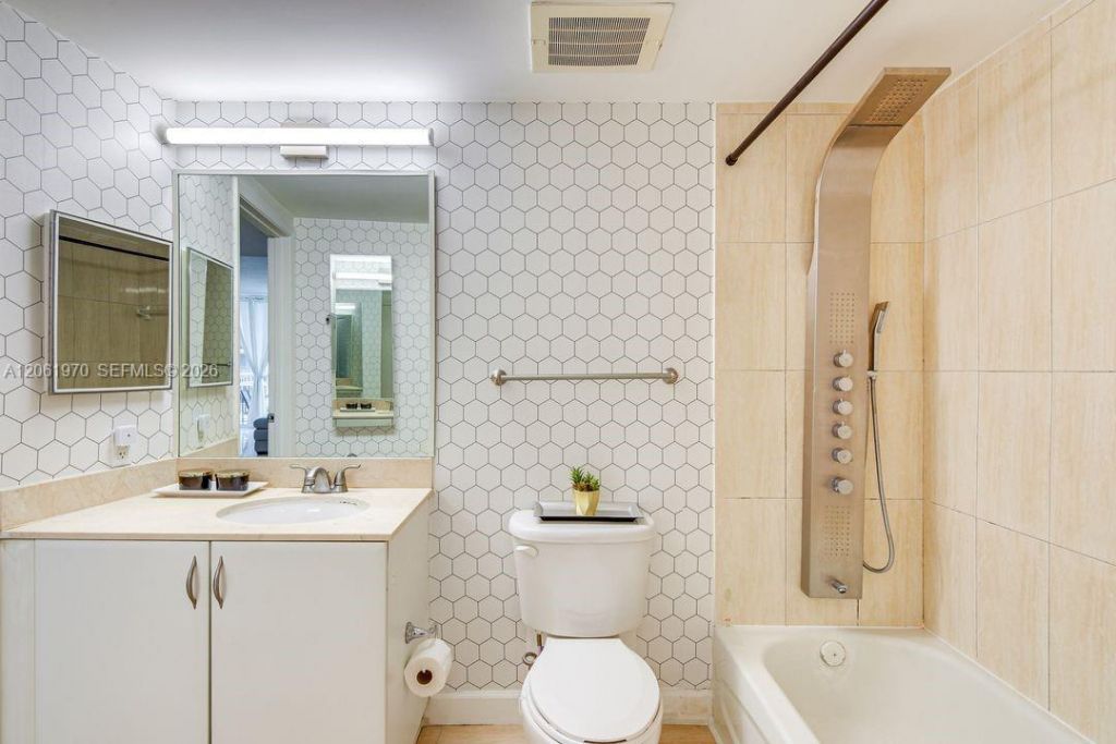 1750 N Bayshore Dr, Unit 1909, Miami, FL 33132 Photo