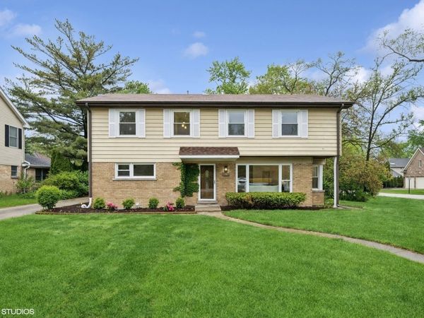 2272 Asbury Road , Northbrook, IL 60062
