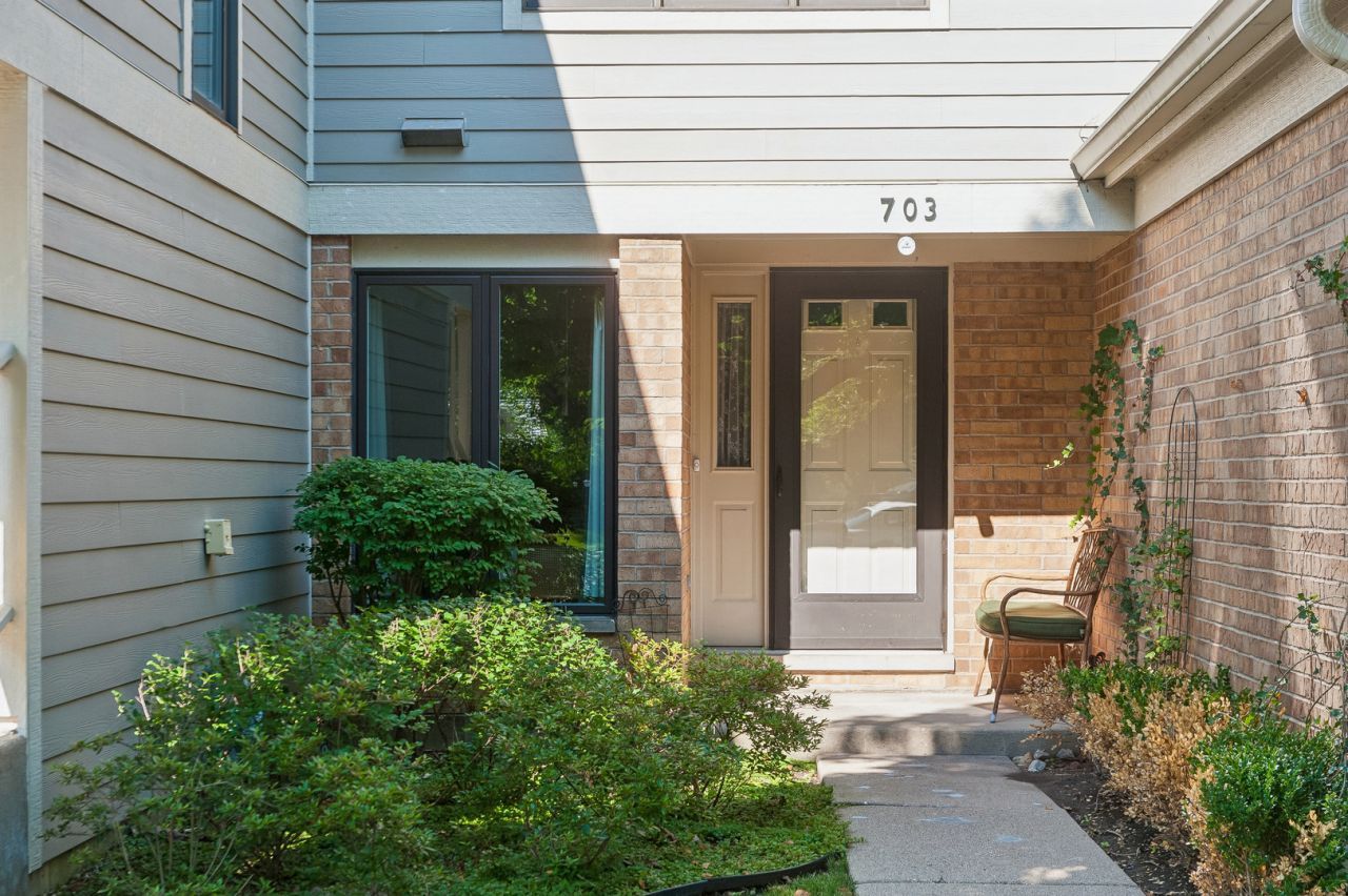 703 Caliente Court, Unit 115B, Libertyville, IL 60048 Main Photo