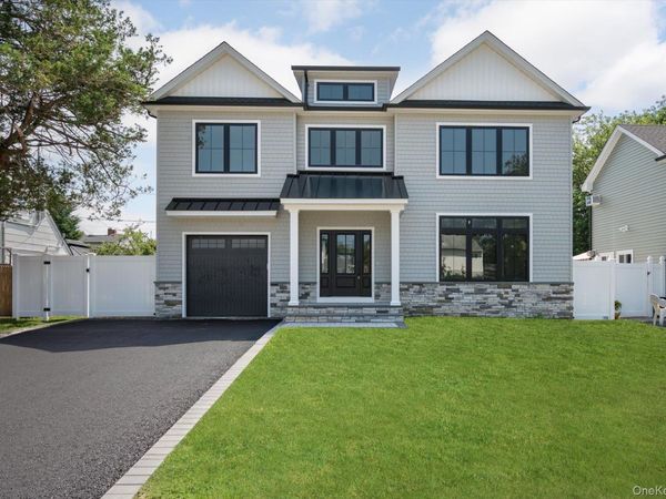11 Forest Lane , Westbury, NY 11590