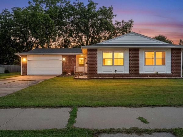 1235 E MURDOCK AVENUE, Oshkosh, WI 54901