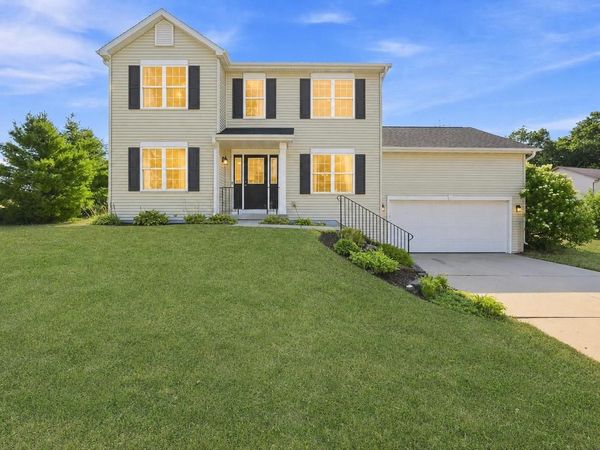 801 Goldfinch Lane, Marshall, WI 53559