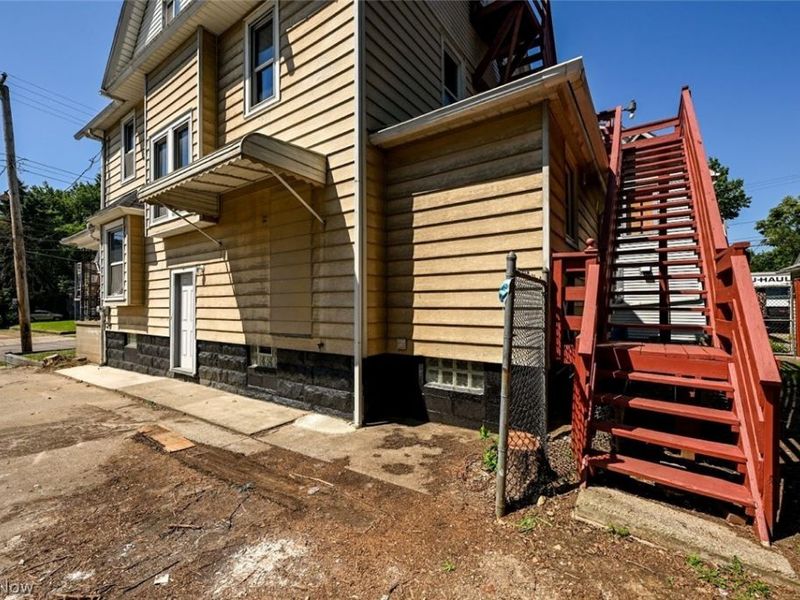 537 E Buchtel Avenue, Akron, OH 44304 Photo 4