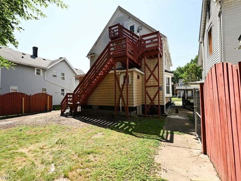 537 E Buchtel Avenue, Akron, OH 44304 Photo 9