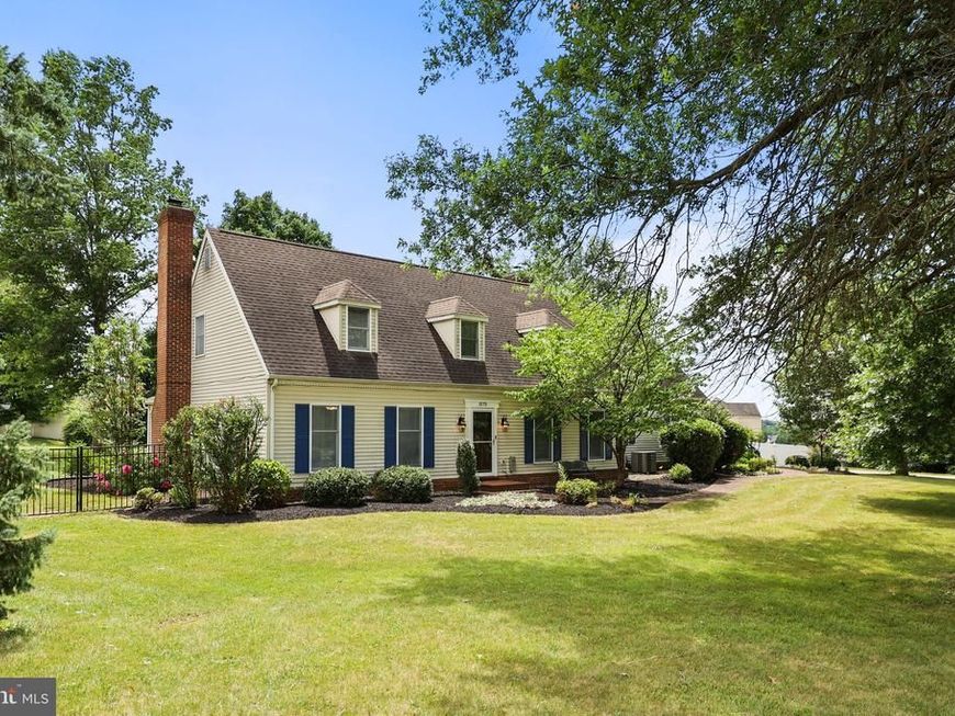 1575 Greenbriar Road, York, PA 17404 Main Photo