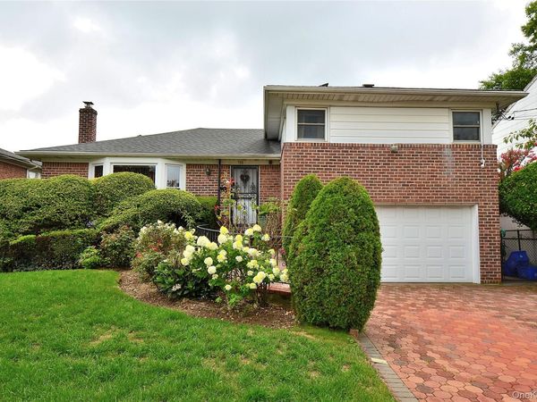 786 E Carl Avenue , Baldwin, NY 11510