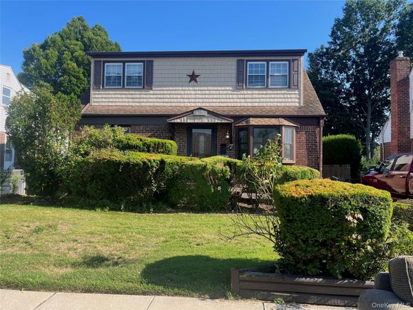 7 Edward Avenue, Hicksville, NY 11801