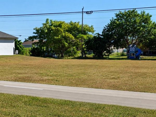 1804 KISMET PARKWAY W, CAPE CORAL, FL 33993