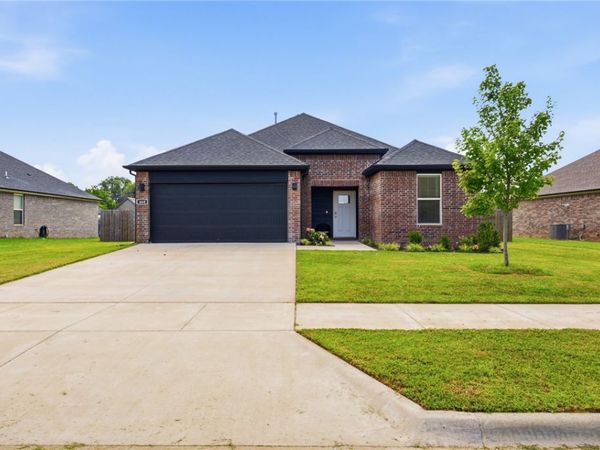 460 N Goose Xing , Farmington, AR 72730