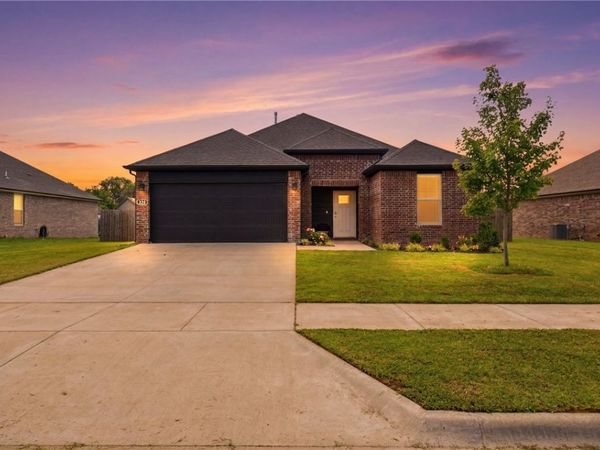 460 N Goose Xing , Farmington, AR 72730
