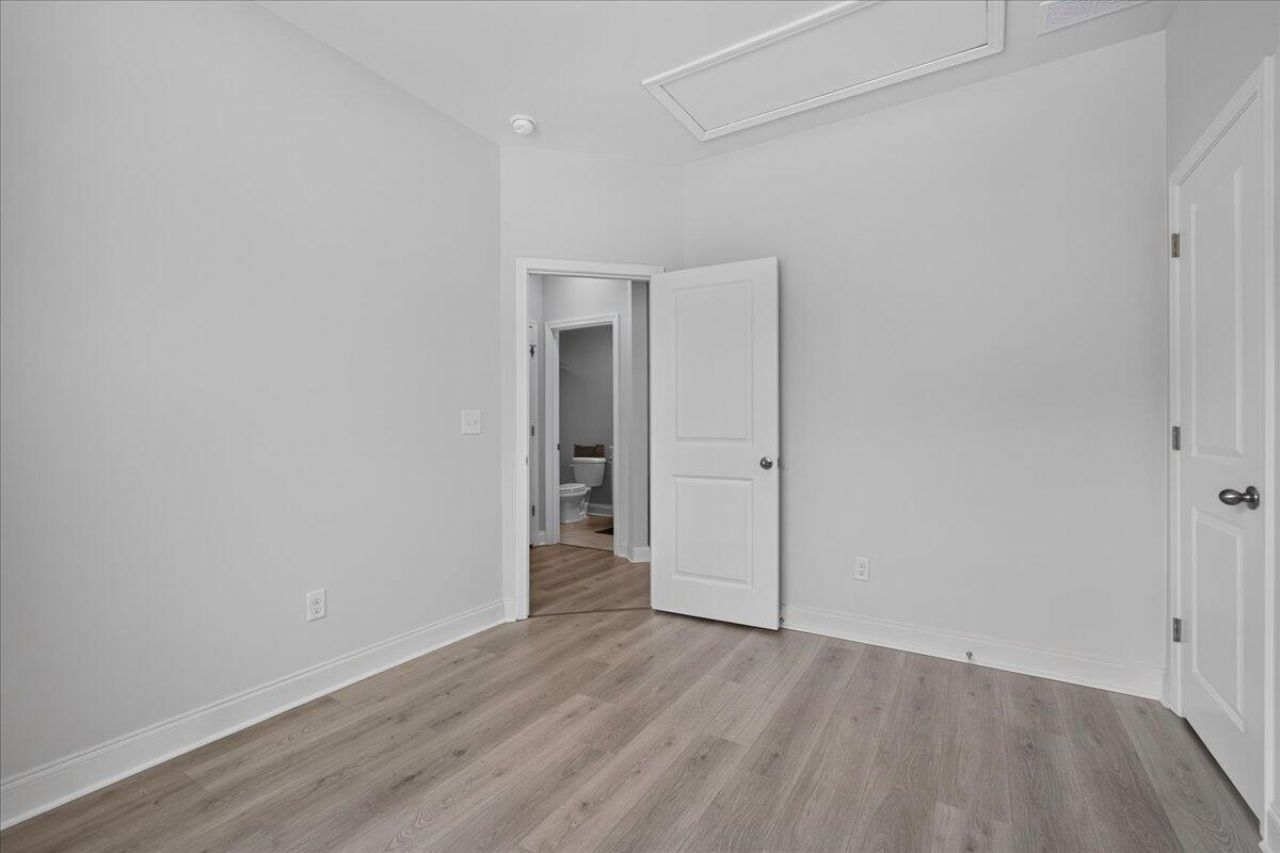 133 Angelica Avenue Photo 24